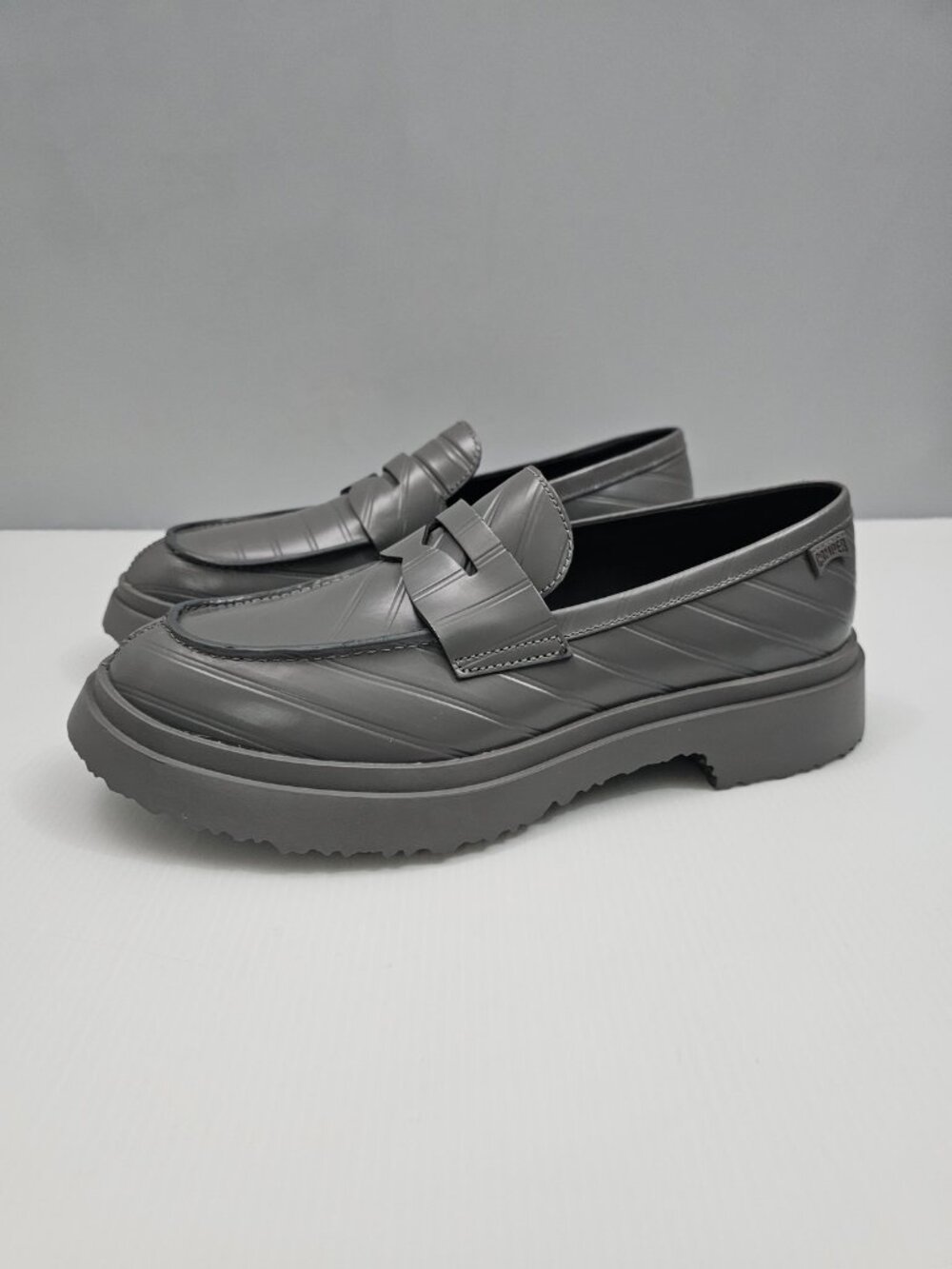 Camper Twins Mismatched Penny Loafers Womens EU 41 Gray Leather Chunky Sole